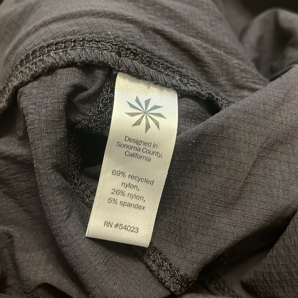 Athleta Trekkie Bermuda 2.0 Short Black Sz 6 Women’s - Picture 6 of 6